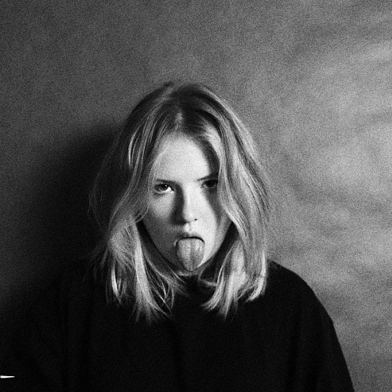 Enhancing Teamwork with Effective Performance Review Phrases